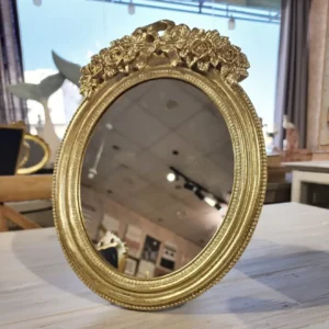 مرآة طاولة كلاسيكية بيضاوية كبيرة إطار ذهبي مزين بإكليل ورود بتصميم فيكتوري مقاس 35×25 سم