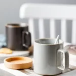 كوب قهوة سيراميك مودرن لون رمادي فاتح سادة سعة 380 مل