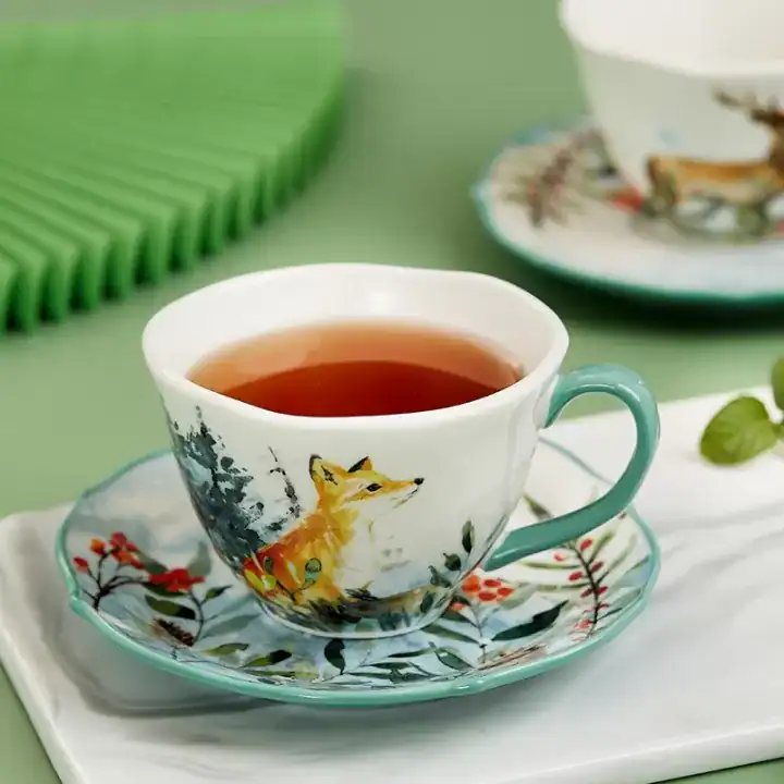 كوب قهوة سيراميك مع صحن رسم ثعلب برتقالي وحواف خضراء سعة 200 مل