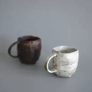 كوب قهوة سيراميك عمل يدوي بني وأبيض سعة 280 مل تصميم ريفي