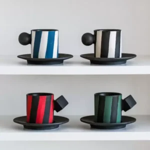 كوب قهوة سيراميك مع صحن مخطط أخضر وأسود مقبض هندسي سعة 150 مل
