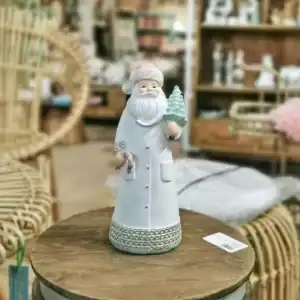 تحفة رجل عجوز حامل شجرة و عصا