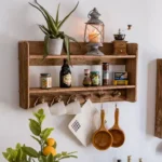 رف قهوة خشب صنوبر 6 علاقات للأكواب والبهارات