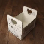 صندوق تصوير مواليد خشبي لون ابيض معتق شابي شيك مع فتحة قلب