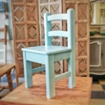 كرسي خشب لتصوير الأطفال لون تيفاني أزرق فاتح تصميم كلاسيكي
