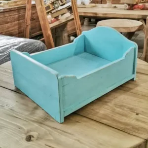 سرير تصوير مواليد خشبي لون ازرق تيفاني تركواز تصميم ريفي منحني