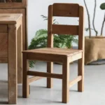 كرسي خشب ريفي