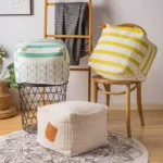 بوف كنب كيمن يدوي بألوان متنوعة ونقشات هندسية مودرن في غرفة معيشة عصرية بجانب أريكة أنيقة