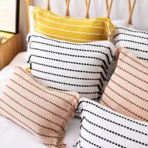 مجموعة مخدة كنب مخططة بألوان أصفر ووردي وأبيض وأسود مع أهداب جانبية ناعمة لتزيين الأريكة والسرير
