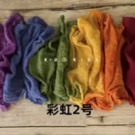 لفات قماش قطن ستريتش ملونة ومرتبة بجانب بعضها لتصوير المواليد