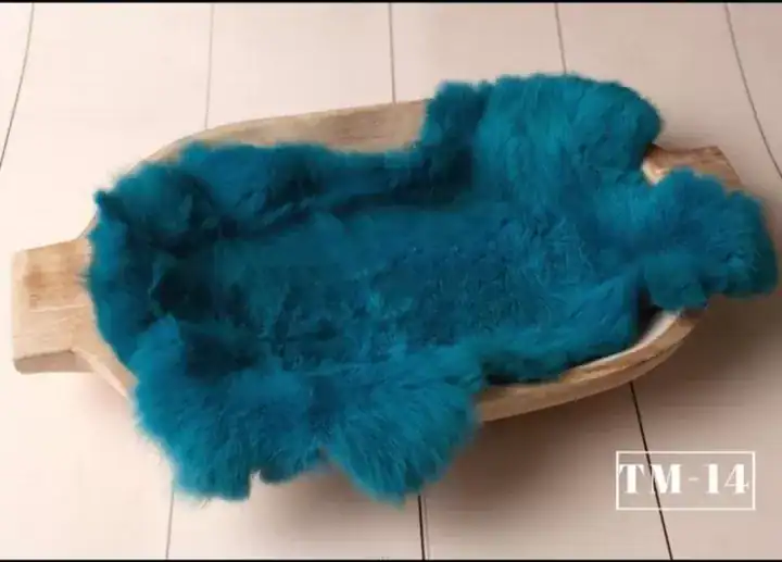 فرو ارنب طبيعي 100% بألوان متنوعة (رمادي، بني، أبيض) يستخدم كخلفية فاخرة وناعمة لتصوير المواليد حديثي الولادة