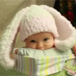 قبعة تصوير مواليد صوف شكل أرنب لون أبيض بأذنين طويلة