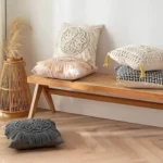 خدادية كرسي مطرزة يدوياً بنقش ماندالا دائري وشراشيب مكرمية بوهيمية باللون البيج والرمادي لتزيين غرف المعيشة