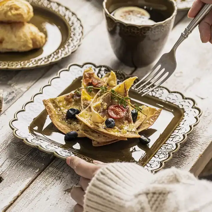 صحن تقديم مربع سيراميك أبيض للمشاوي والسلطات