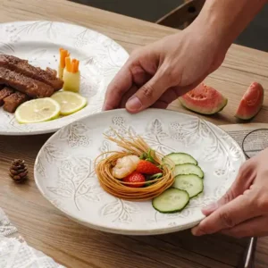 صحن تقديم دائري سيراميك أبيض نقوش فنية للمقبلات