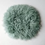 بساط فلوكاتي دائري من صوف الخروف الأسترالي الطبيعي متوفر بعدة ألوان (أرجواني، أبيض، وردي، سماوي) لتصوير المواليد باحترافية