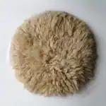 بساط فلوكاتي دائري من صوف الخروف الأسترالي الطبيعي بعدة ألوان (بنفسجي لافندر، أبيض، وردي، بيج) لتصوير المواليد باحترافية