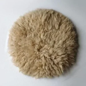 بساط فلوكاتي دائري من صوف الخروف الأسترالي الطبيعي بعدة ألوان (بنفسجي لافندر، أبيض، وردي، بيج) لتصوير المواليد باحترافية