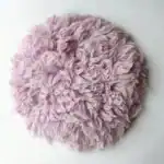 بساط فلوكاتي دائري من صوف الخروف الأسترالي الطبيعي بعدة ألوان (بنفسجي لافندر، أبيض، وردي) لتصوير المواليد باحترافية
