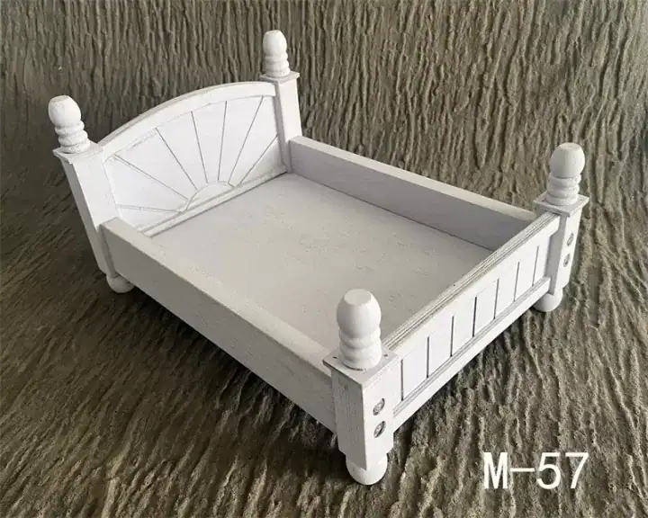 سرير خشبي ابيض لتصوير المواليد تصميم كلاسيكي شابي شيك