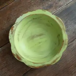 وعاء خشبي أخضر لتصوير المواليد بتصميم شابي شيك دائري معتق لجلسات تصوير احترافية مبهجة