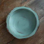 وعاء خشبي شابي شيك باللون الفيروزي العتيق لتصوير المواليد وحديثي الولادة بأسلوب فني احترافي