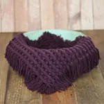 خلفية تصوير ملونه من الصوف البنفسجي الناعم بتصميم مربّع وشراشيب جانبية لتصوير المواليد والمنتجات بأسلوب فني