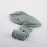 لفة قماش قطن لتصوير المواليد لون زيتي فاتح ميرمية مزينة بحبات اللؤلؤ