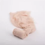 لفة قماش قطن لتصوير المواليد لون وردي فاتح نيود مزينة بحبات اللؤلؤ