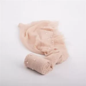 لفة قماش قطن لتصوير المواليد لون وردي فاتح نيود مزينة بحبات اللؤلؤ