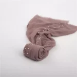 لفة قماش قطن لتصوير المواليد لون موف غامق توبي مزينة بحبات اللؤلؤ