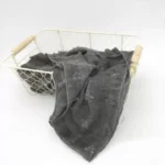 لفة قماش قطن لتصوير المواليد لون رمادي غامق فحمي بنقش مربعات بارزة