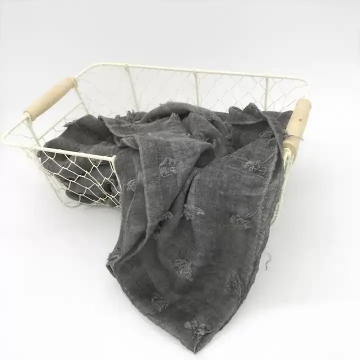 لفة قماش قطن لتصوير المواليد لون رمادي غامق فحمي بنقش مربعات بارزة