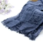 لفة قماش قطن وشيفون لتصوير المواليد لون أزرق كحلي بنتوءات مربعة