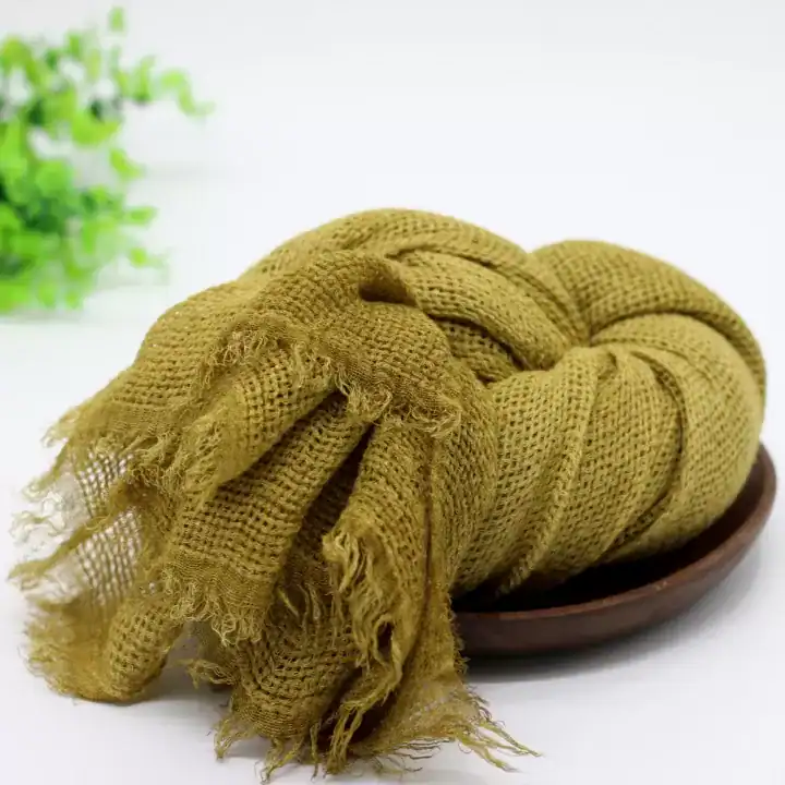 لفة قماش شاش قطن لتصوير المواليد لون زيتي خردلي حواف مشرشبة