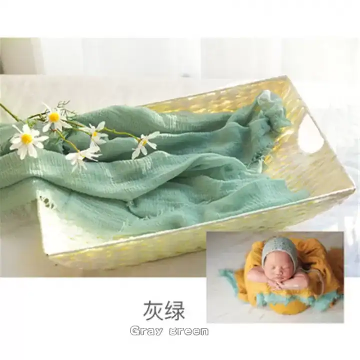 لفة قماش قطن لتصوير المواليد لون أخضر رمادي ساج مع زهور بيضاء