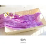 لفة قماش قطن لتصوير المواليد لون بنفسجي موف داخل سلة مع زهور