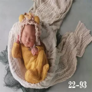 طقم ملابس تصوير مواليد صوف أصفر خردلي مع قبعة بزهور ودبدوب