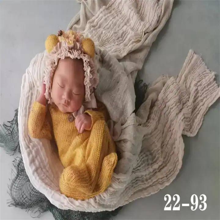 طقم ملابس تصوير مواليد صوف أصفر خردلي مع قبعة بزهور ودبدوب