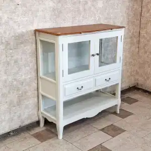 دولاب ادراج ابيض مدخل خشب طبيعي وأبواب زجاجية