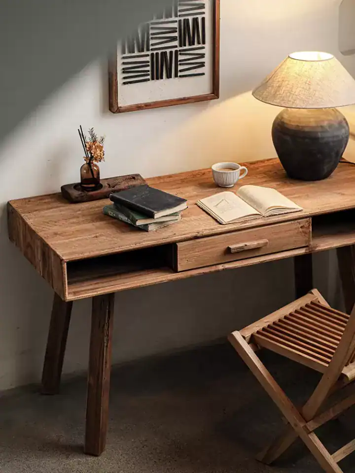طاولة مكتب خشبية