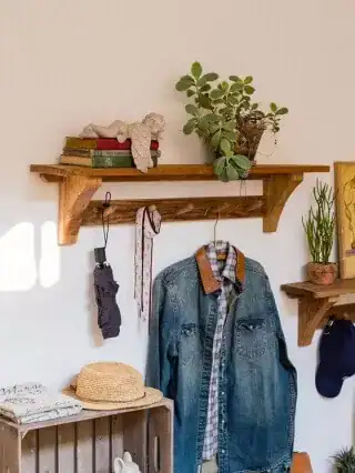 رف خشب طويل 100 سم للمداخل والعبايات مع 5 علاقات