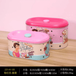 طقم علب معدنية من قطعتين بتصميم بيضاوي فنتج ولون وردي وأزرق لحفظ الحلويات والمعمول بتنسيق كلاسيكي أنيق