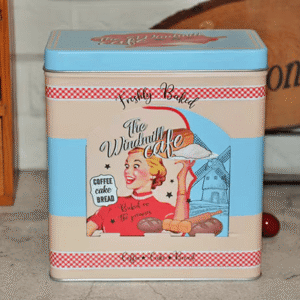 علبة معدنيه بفتحة من الامام