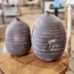 فازة ورد سيراميك بيضاوية مضلعة بلون بني داكن معتق لتنسيق زوايا المنزل والديكور البوهيمي