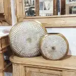 طقم فازة ديكور معدنية باللون الذهبي المعتق بنقوش هندسية بارزة لتزيين المداخل والمجالس الفخمة