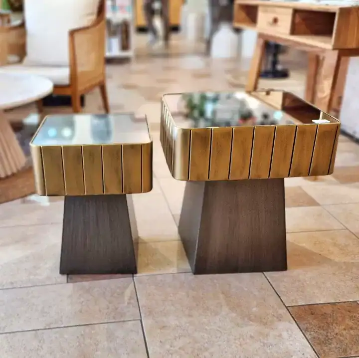 طاولة خدمة مربعة