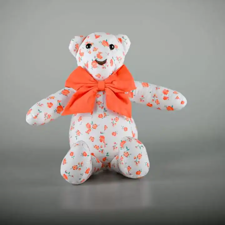 دبدوب الذكريات القماشي أبيض بنقوش ورود برتقالية مقاس 35 سم بفيونكة برتقالية زاهية لهدايا الأطفال وديكور غرف النوم