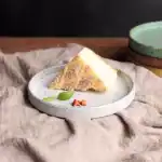 صحن تقديم دائري سيراميك حواف متموجة تصميم فانتج