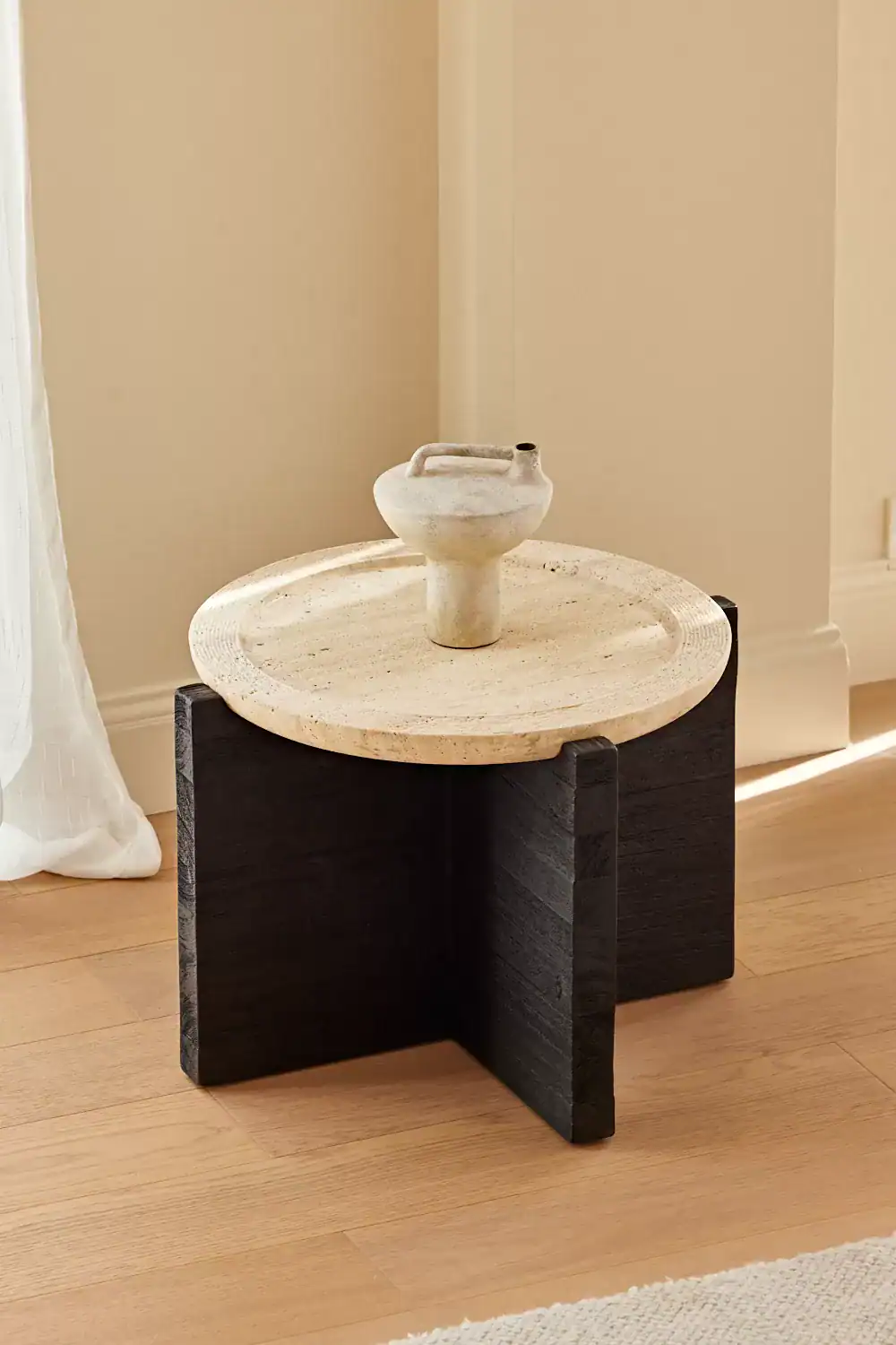 طاولة قهوة سوداء